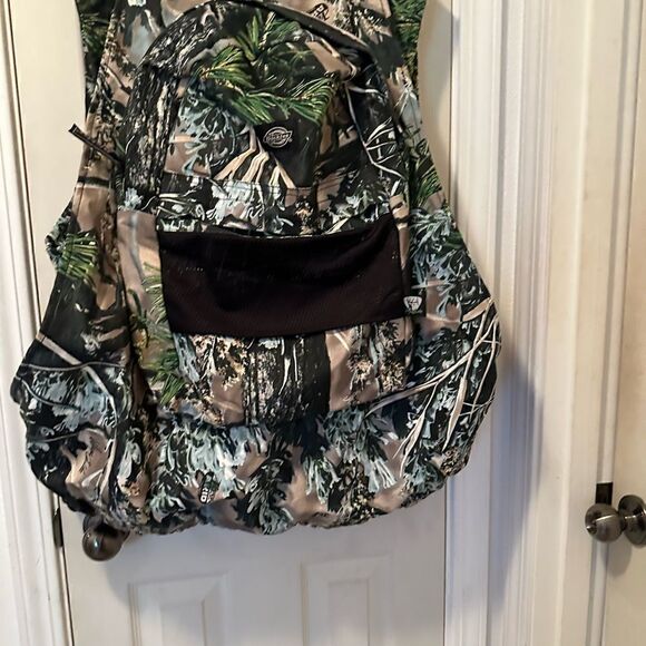 Wayne Carlton 2X hunting vest with build in back pack- many pockets ! - Picture 12 of 14